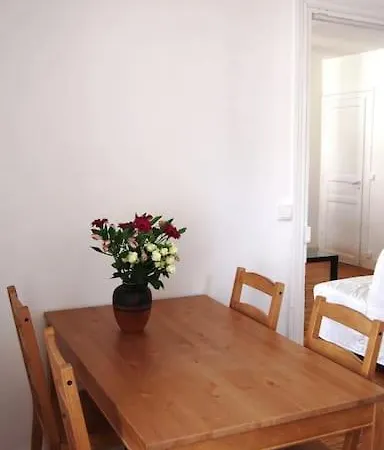 Le 105 Bis Eiffel Bed & Breakfast Paris
